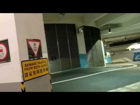 元朗形點Yoho Mall 2 停車場停車標3樓中文上面英文下面Stop sign左轉2個1個小心行人車輛讓路中文上面英文下面Give Way sign 請留意兩面車輛