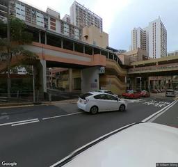 彩雲商場停車場