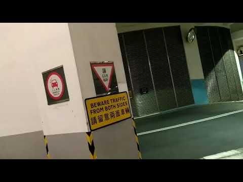 元朗形點Yoho Mall 2 停車場3樓停車標誌中文上面英文下面Stop sign左轉讓路標誌Give Way sign中文上面英文下面