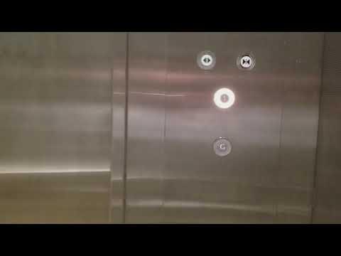 將軍澳新寶城商場FUJITEC升降機