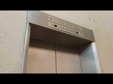 耀東邨多層停車場Schindler升降機(2)