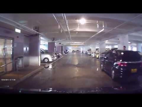 停車場：油麻地海富苑多層停車場 (入)