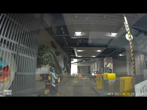 車CAM直擊 - 中左招！原來名城入閘張八達通無錢 可以拎另一張出黎嘟出閘
