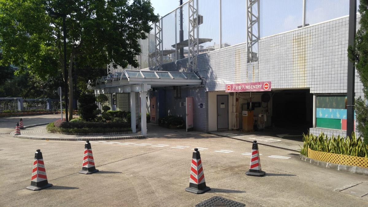 順利邨體育館停車場