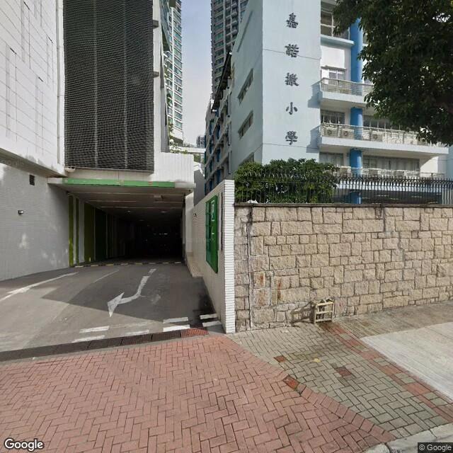 現崇山商場停車場