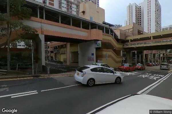 彩雲商場停車場
