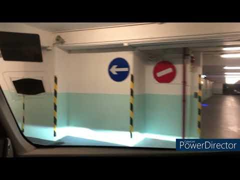 灣仔鷹君中心停車場 (入-出)