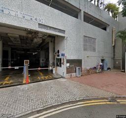 逸港居停車場