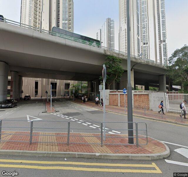 荃灣西大河道橋底停車場