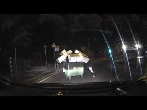 驚險系列：垃圾工人黑麻麻推車過馬路唔著反光衫（轉載）