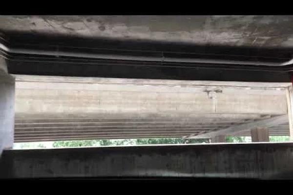 筲箕灣區：峻峰花園停車場（入）