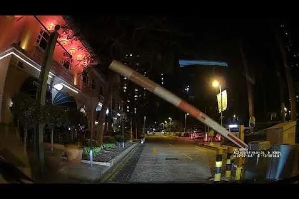 屯門黃金海岸商場停車場 (入) Gold Coast Piazza Carpark in Tuen Mun (In)