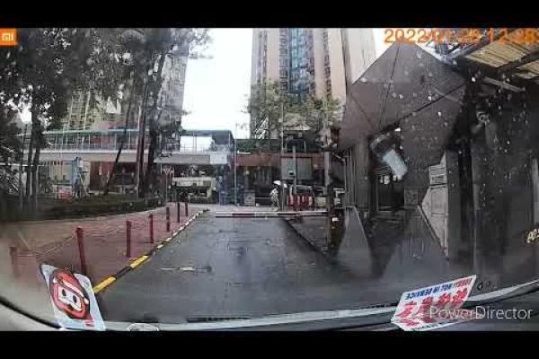 龍蟠苑停車場（出）
