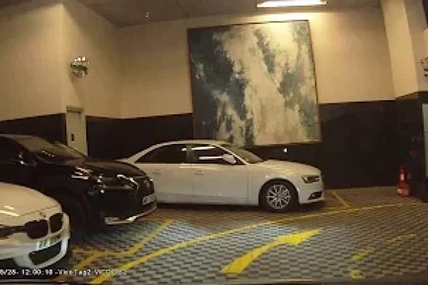 停車場介紹: 上環荷李活道聚賢居 (入)
