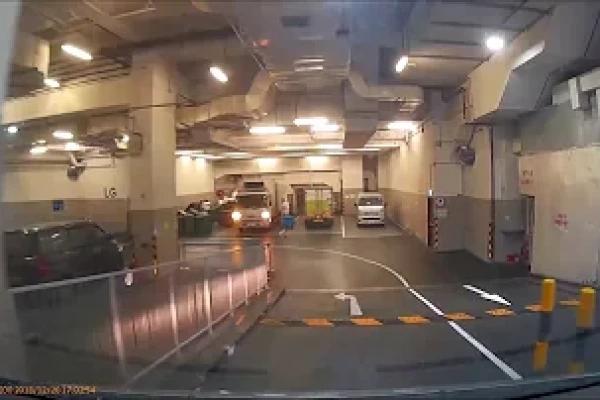 1亞太中心停車場 - 入