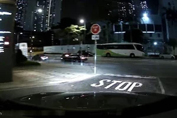 POPCORN 停車場(出口)