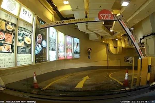 香港泊車好去處 - 始創中心停車場 (入)