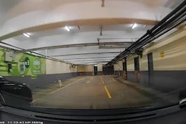 香港泊車好去處 - 始創中心停車場 (出)