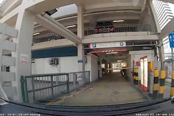 香港泊車好去處 - 大會堂停車場 (入)