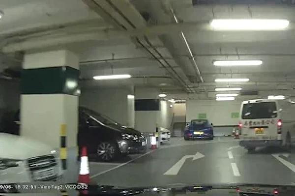 停車場介紹: 長江集團中心 (出)