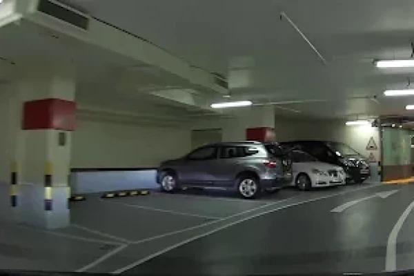 長江中心停車場 Cheung Kong Centre Car Park
