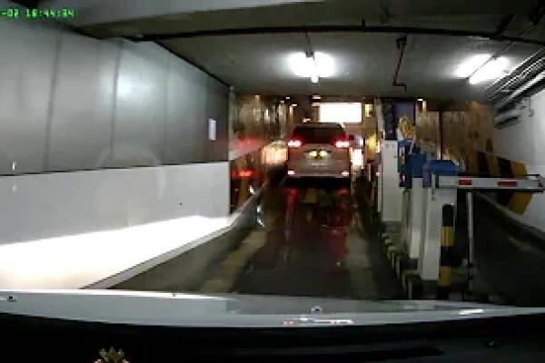 停車場系列 - 香港仔中心 (出)