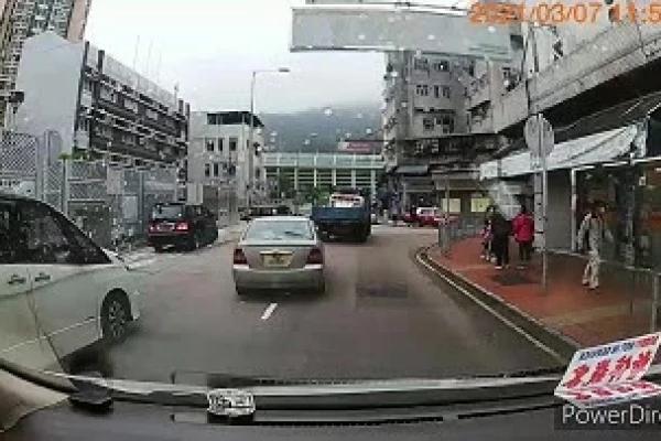 屯門雅都花園停車場（入）