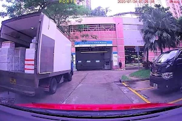 停車場出入參考：黃大仙 啟德花園停車場 (入)