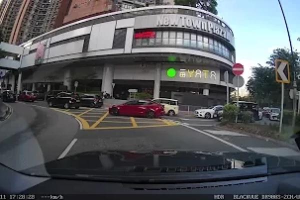 香港泊車好去處 - 希爾頓中心停車場 (出)