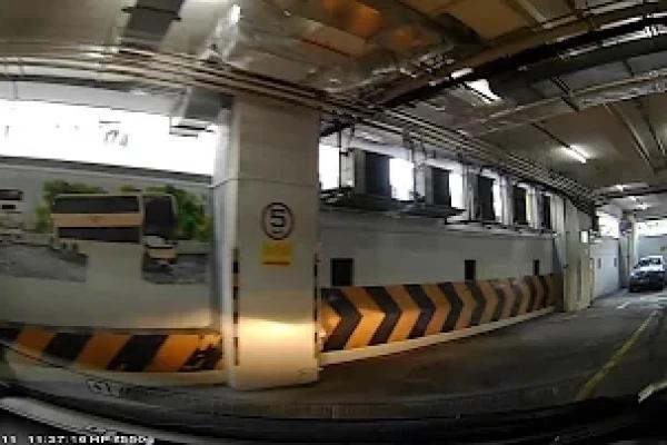 香港泊車好去處 - 寶輪街9號九巴總部停車場 (入)