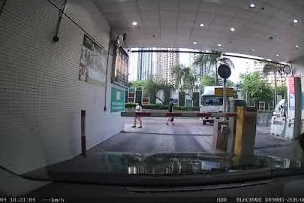 香港泊車好去處 - 港灣豪庭時租停車場 (出)