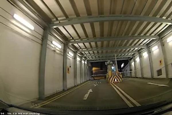 香港泊車好去處 - 灣仔政府大樓停車場 (出)
