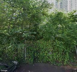 鯉魚門嶺南新村露天停車場