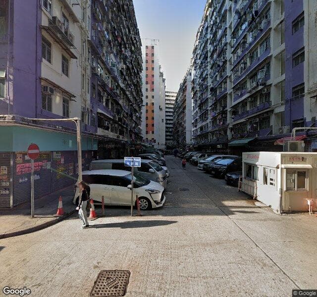 僑裕大樓露天停車場